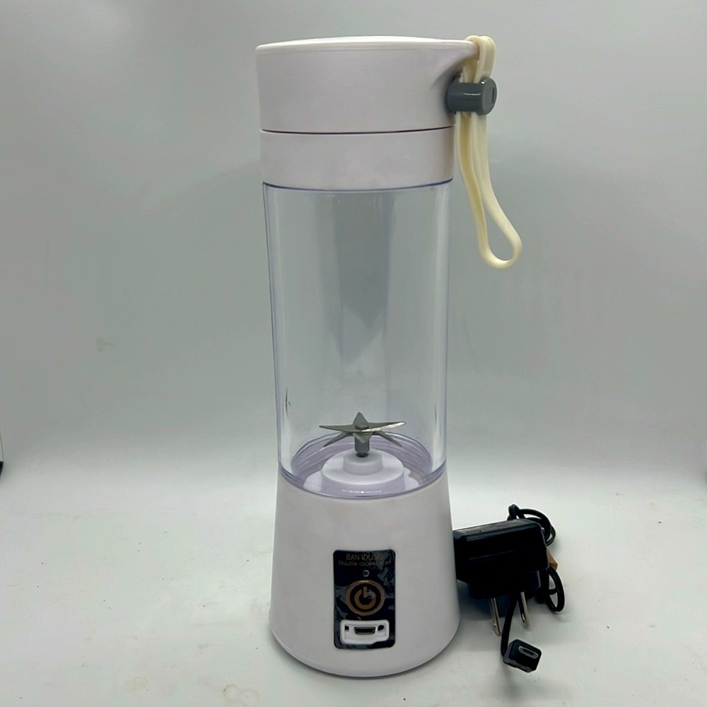 Mini Personal Blender Portable Rechargeable Battery Powered USB Charged